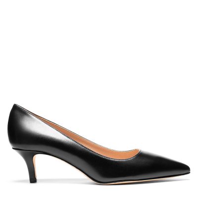 Scarpa decollete donna in pelle nera con tacco di 5 cm, su fondo bianco - Cavallini