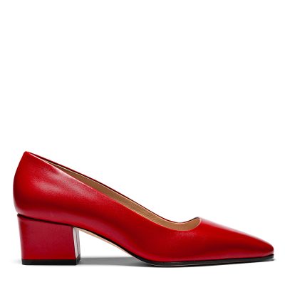 Scarpa decollete donna in pelle rossa con tacco di 5 cm, modello Cavallini, su sfondo bianco