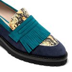 Maia, mocassini donna in pelle di camoscio blu con tacco 4,5 cm, dettaglio frange sulla tomaia - Cavallini