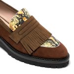 Maia, mocassini donna in pelle di camoscio marrone/multicolor con tacco 4,5 cm, frange decorative - Cavallini