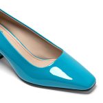 Scarpa decollete donna in pelle lucida turchese con tacco di 6 cm, dettaglio della tomaia e fodera - Cavallini